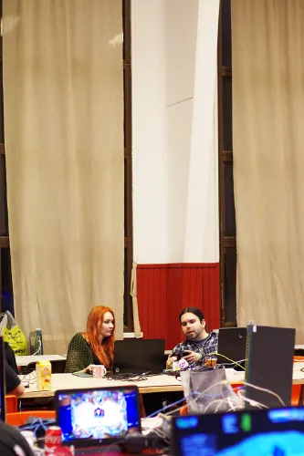 031_ihmisia01.jpg